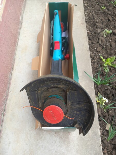 Trimer electric pentru gazon Bosch Art 27, 450 W