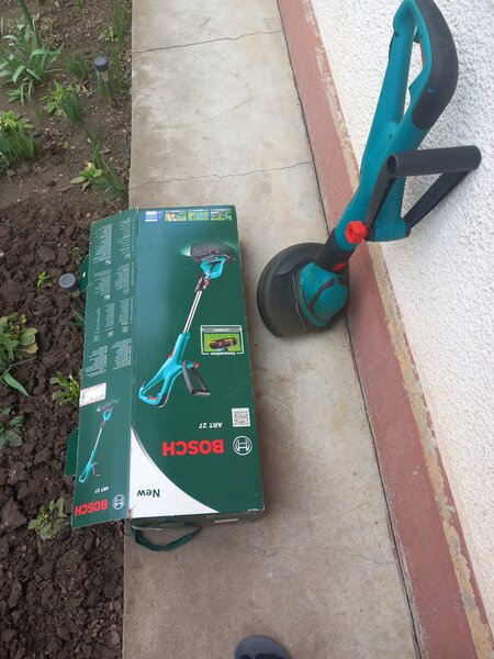 Trimer electric pentru gazon Bosch Art 27, 450 W